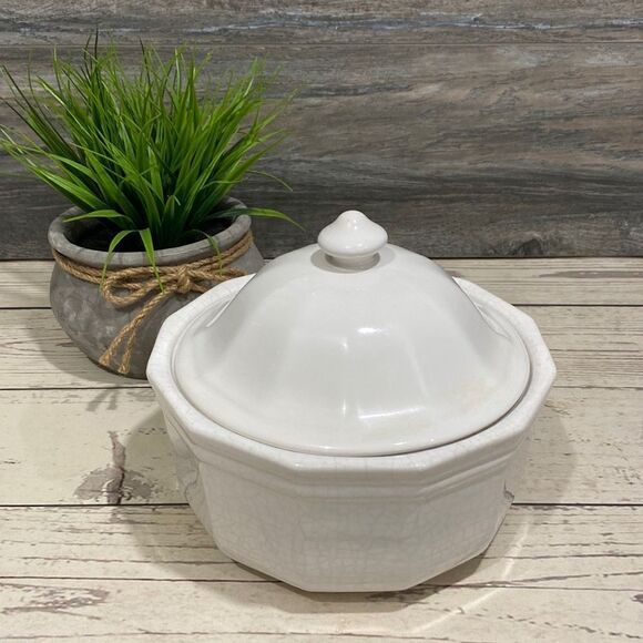 Pfaltzgraff Heritage White Ironstone Covered Casserole Serving Bowl - Picture 2 of 8